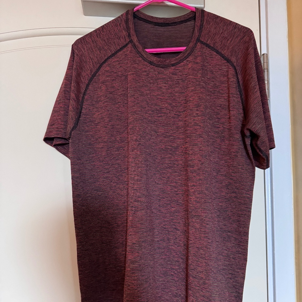 Lululemon men short sleeve performance top size L